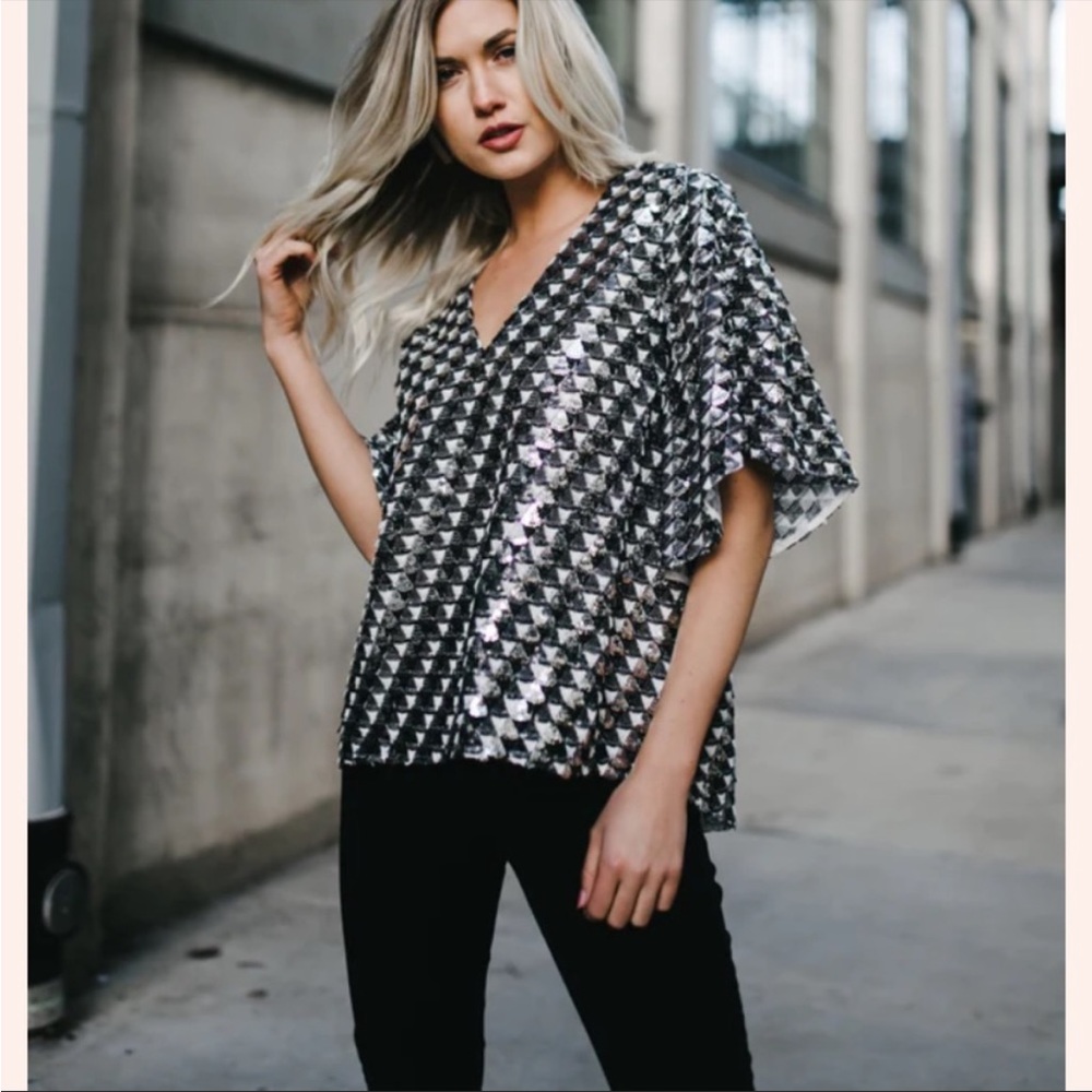Anna Cate Luxury Triangle Sequin Sleeved Shirt‎